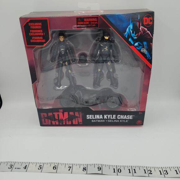 DC The Batman Selina Kyle Chase Action Figures with Batcycle Toy Set - Picture 4 of 6